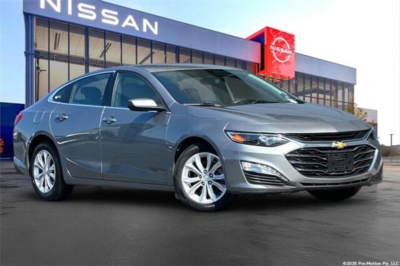 Used 2023 Chevrolet Malibu LTImage 2