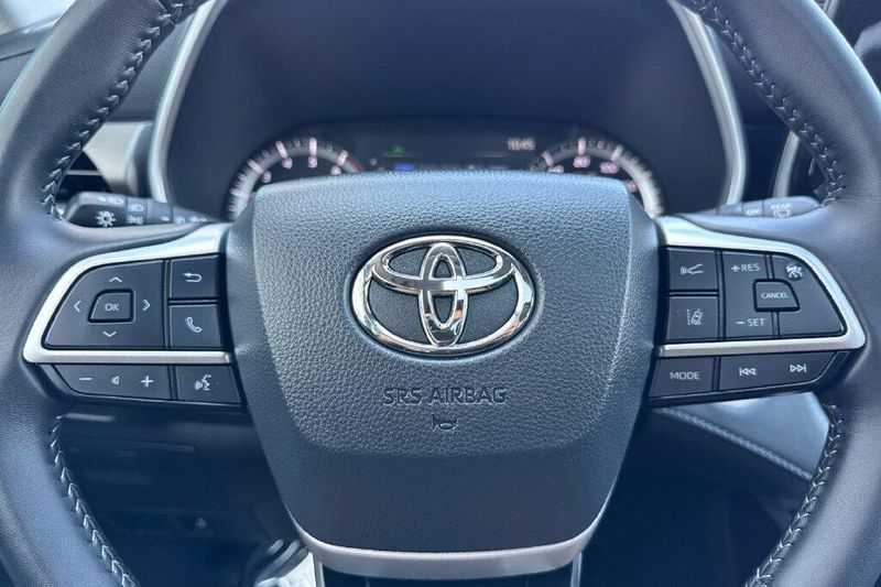 Used 2026 Toyota Highlander XLEImage 23