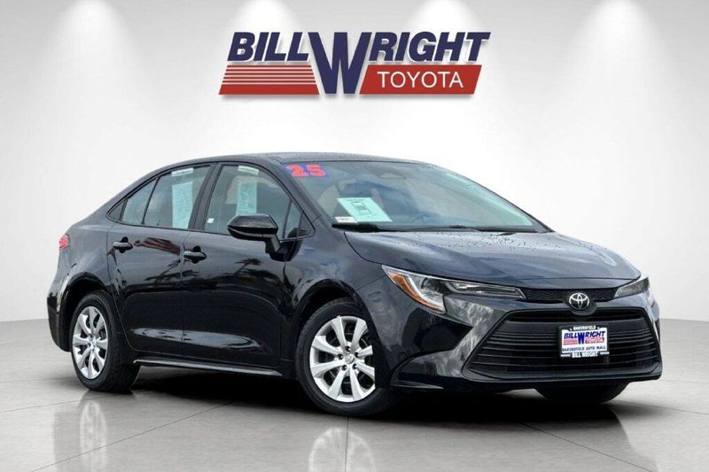 Used 2025 Toyota Corolla LEImage 1