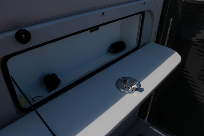 USED 2022 CREST CLASSIC FISH 220 C4 Image 14
