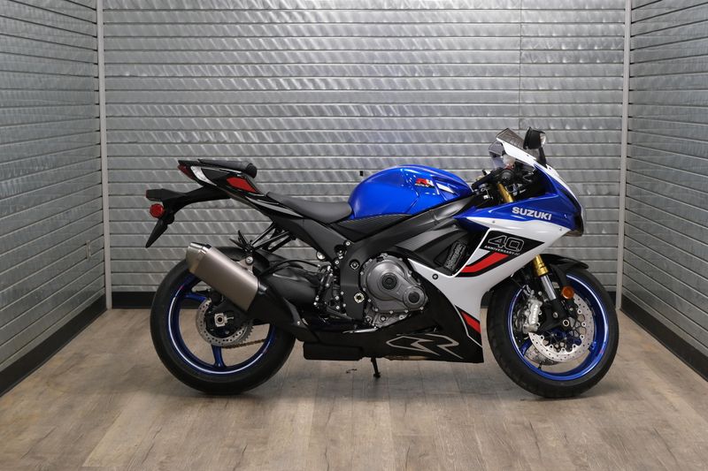 NEW 2026 SUZUKI GSXR750Z 40TH ANNIVERSARY EDITION Image 2