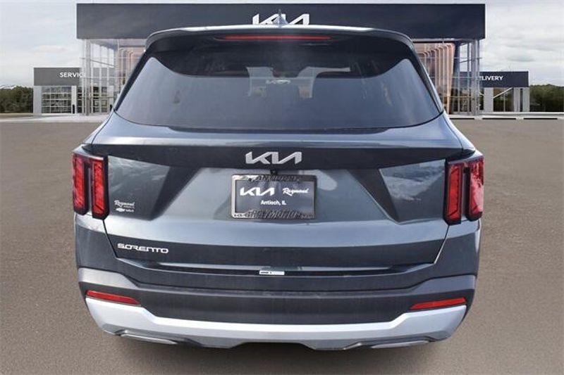 2024 Kia Sorento LXImage 4
