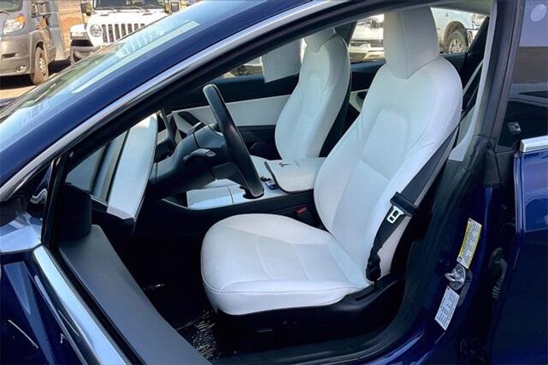 2018 Tesla Model 3 Long RangeImage 24