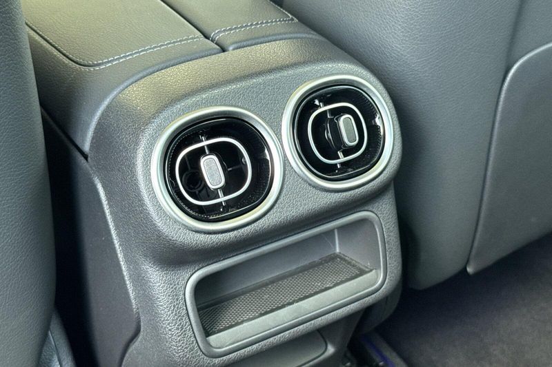 Used 2026 Mercedes-Benz GLC 300Image 14