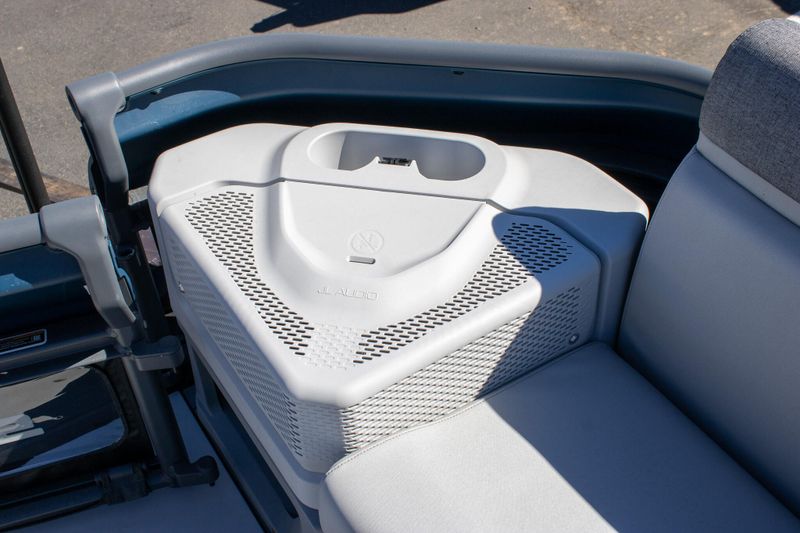 NEW 2026 SEADOO SWITCH CRUISE 21 300HP TECH PACKAGE WITH PAINTED TRAILER Image 18