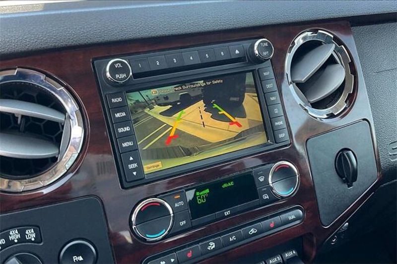 2009 Ford F-350 LariatImage 21