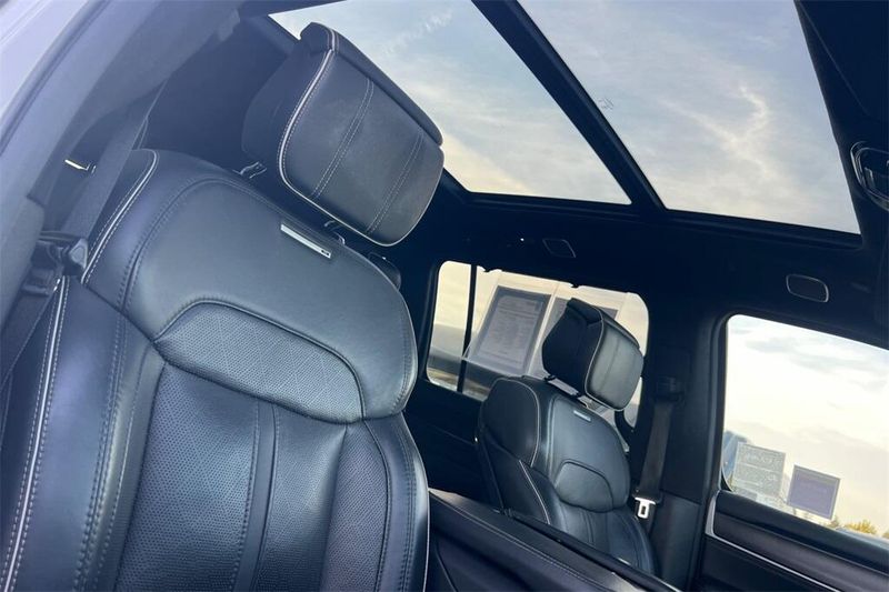 2024 Jeep Grand Wagoneer L II photo 17