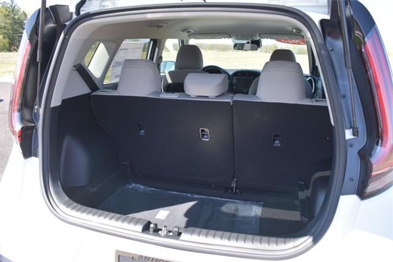 New 2025 Kia Soul LXImage 15