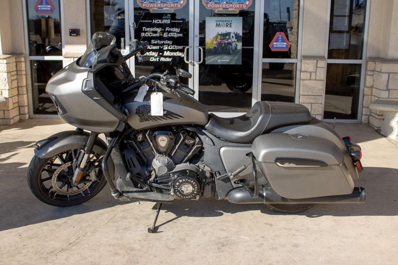 USED 2023 INDIAN MOTORCYCLE CHALLENGER DARK HORSE Image 1