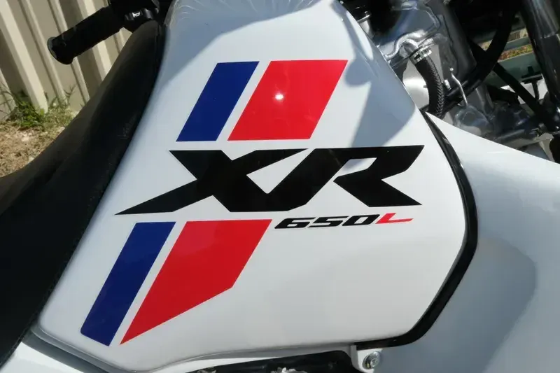 NEW 2025 HONDA XR650L WHITE Image 8