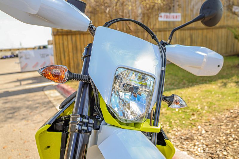 USED 2023 HUSQVARNA SUPERMOTO 701 Image 19