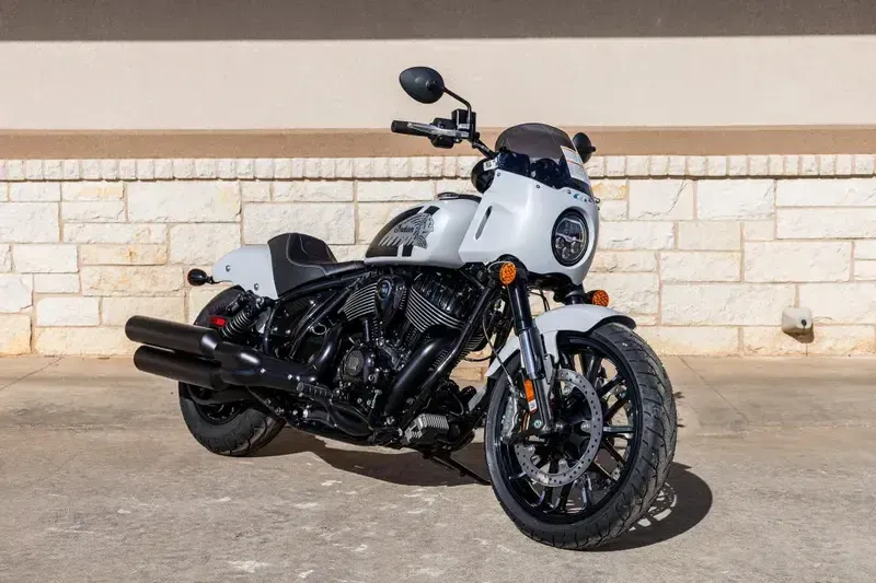 NEW 2025 INDIAN MOTORCYCLE SPORT CHIEF Image 1