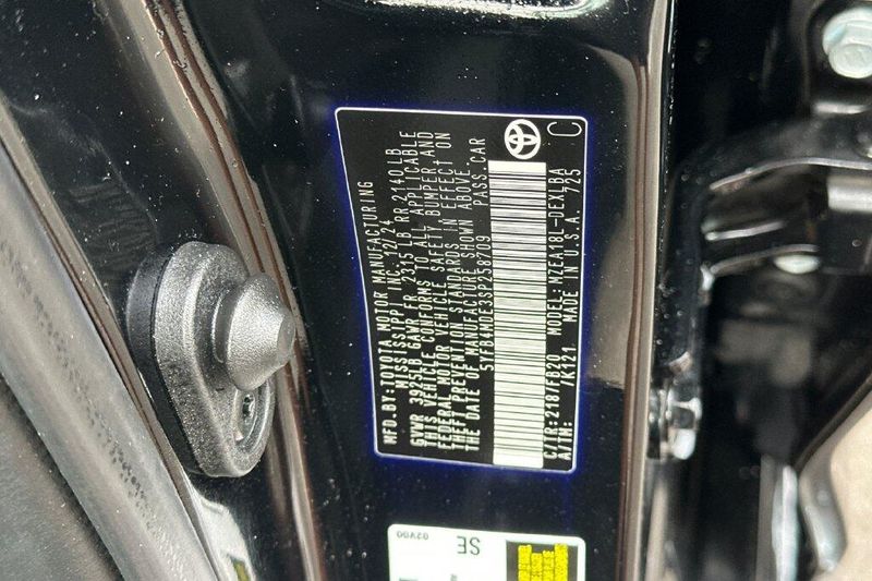 Used 2025 Toyota Corolla LEImage 25