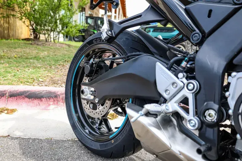 2025 CFMOTO 675SS NEBULA BLACK Image 7