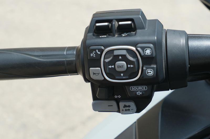 2021 Honda GOLDWING DCT DEEP PEARL GRAY Image 20