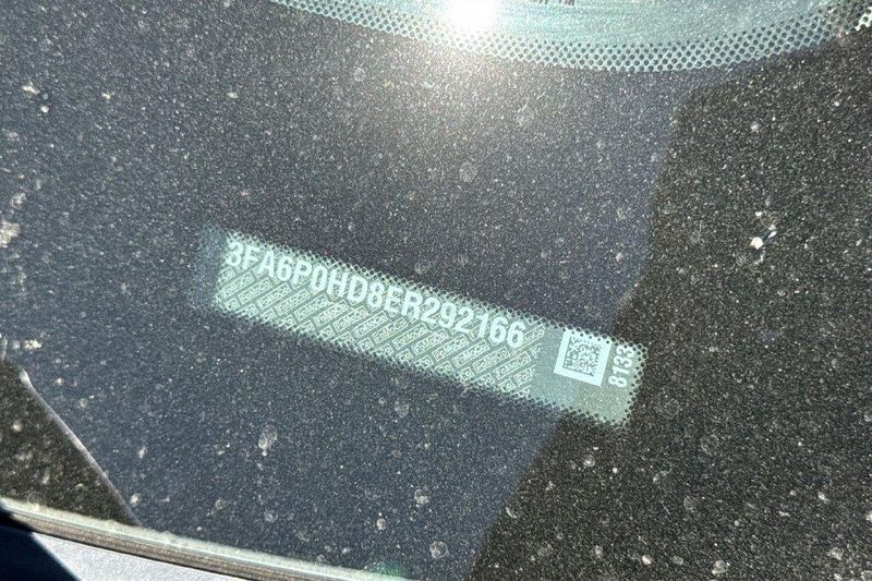 Used 2014 Ford Fusion SEImage 2