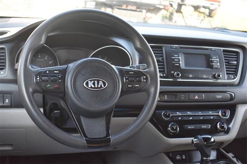 2016 Kia Sedona LXImage 17