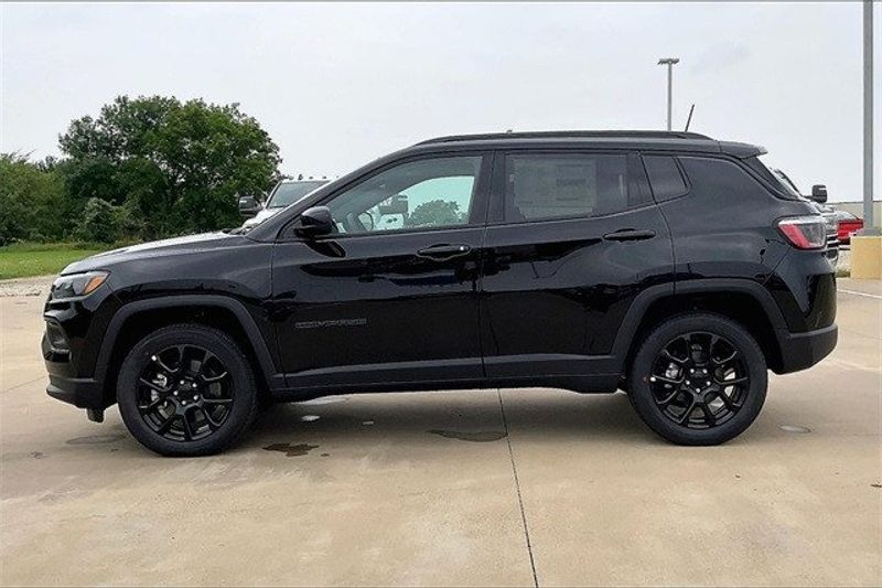 2024 Jeep Compass Latitude 4x4Image 14