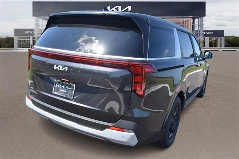 2025 Kia Carnival LXImage 3