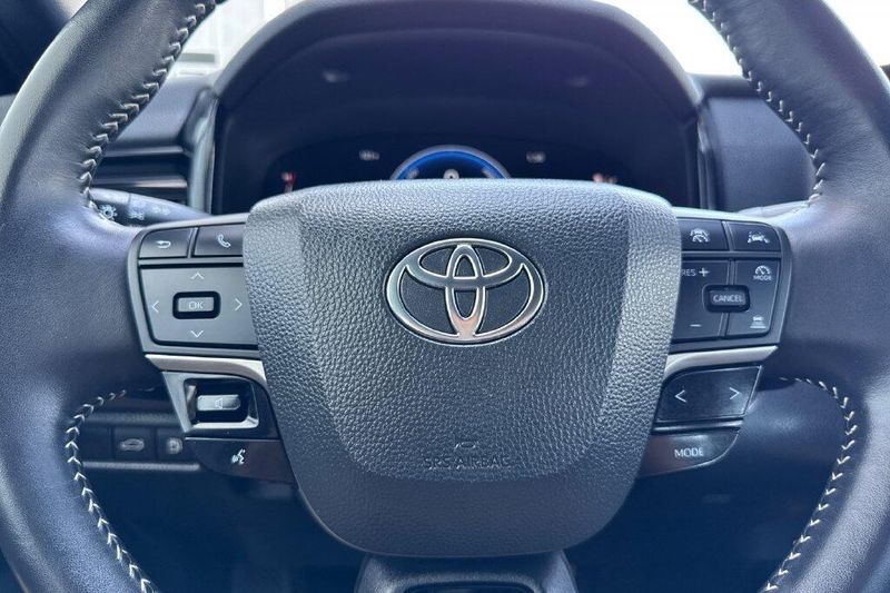 Used 2025 Toyota Camry SEImage 21