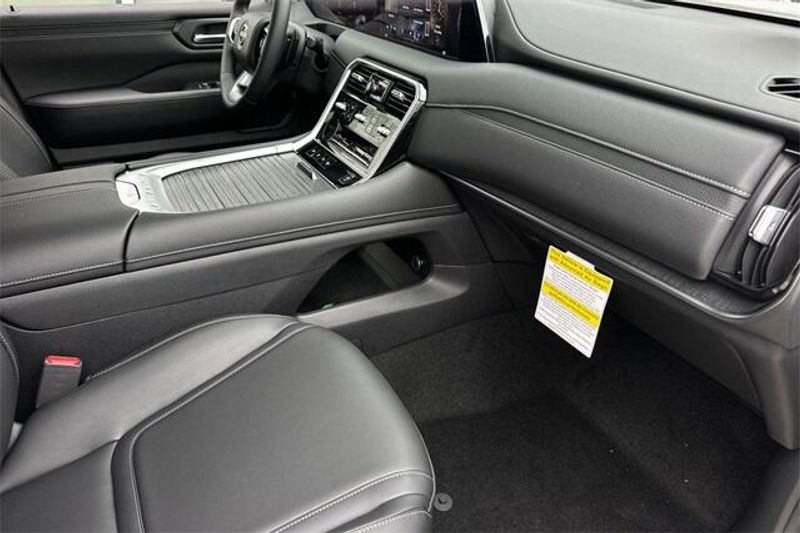New 2025 Nissan Armada SVImage 14