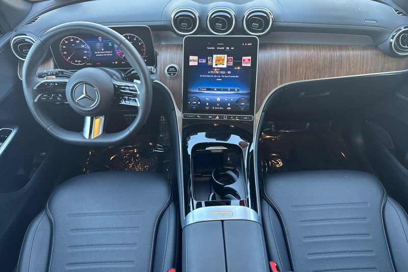 Used 2025 Mercedes-Benz GLC 300Image 15