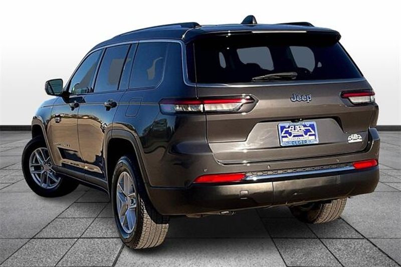 2022 Jeep Grand Cherokee L LaredoImage 12