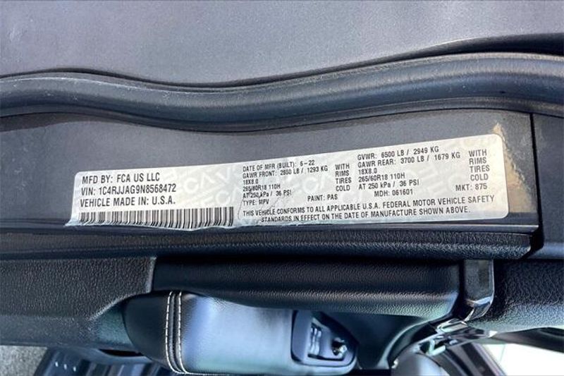 Used 2022 Jeep Grand Cherokee L LaredoImage 32