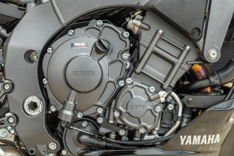 2025 Yamaha MT10 SP LIQUID METAL AND RAVEN Image 12