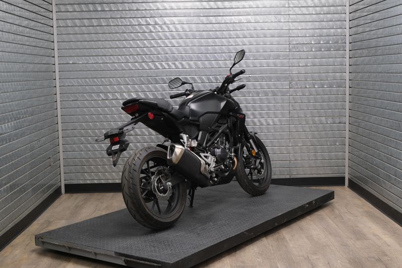 USED 2025 HONDA CB300R ABS Image 5