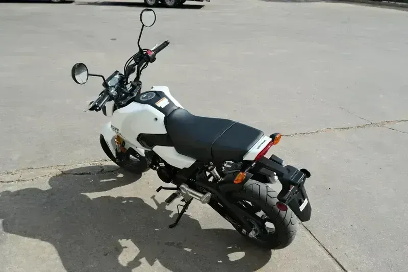 New 2026 Honda GROM PEARL WHITE Image 5