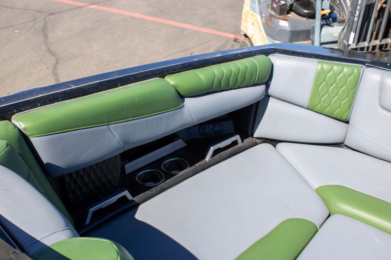 2023 MALIBU M220Image 42