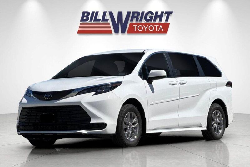 New 2026 Toyota Sienna LEImage 7