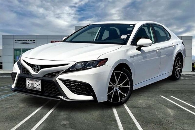 Used 2022 Toyota Camry SEImage 1