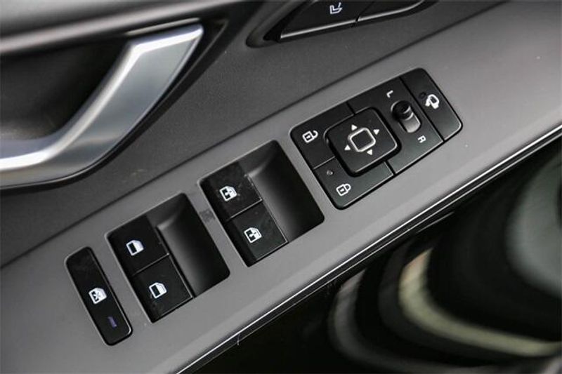 New 2025 Kia Niro SXImage 20