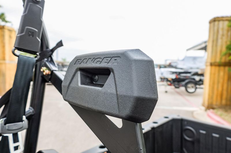 New 2025 Polaris RANGER CREW 570 FULLSIZE  SAGE GREEN Image 2