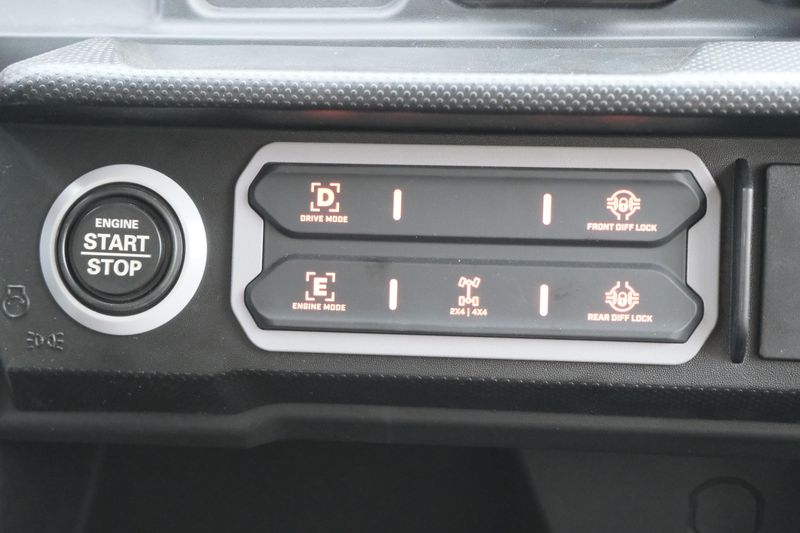 NEW 2026 CAN-AM DEFENDER MAX XT CAB HD11 WITH 1025 INCH TOUCHSCREEN Image 25