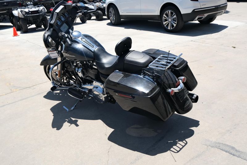 Used 2019 HARLEY STREET GLIDE BLACK Image 5