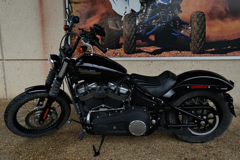 2019 HARLEY SOFTAIL STREET BOB BLACK Image 4