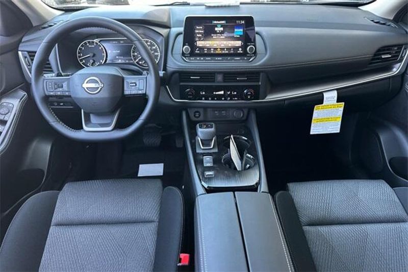 New 2025 Nissan Rogue SVImage 10