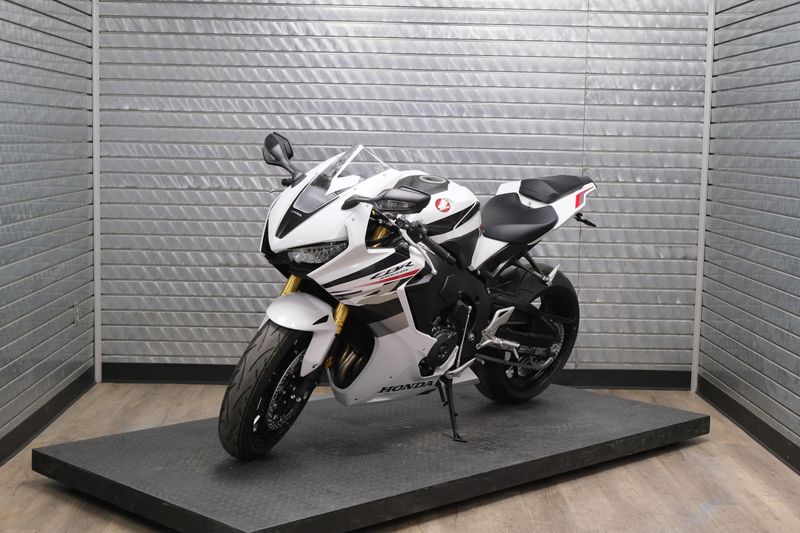 NEW 2026 HONDA CBR1000R Image 7