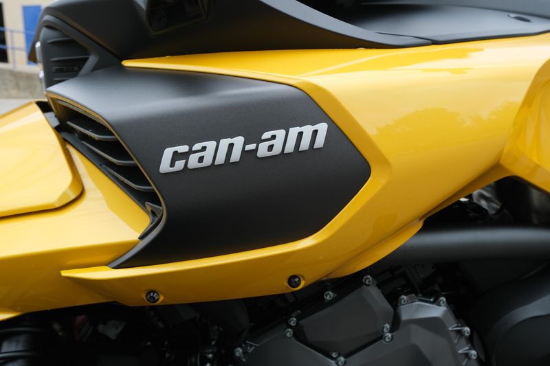 NEW 2026 CAN-AM SPYDER F3S Image 18