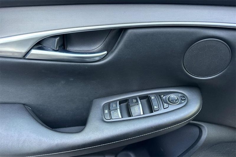 2022 Infiniti QX50 Luxe photo 11