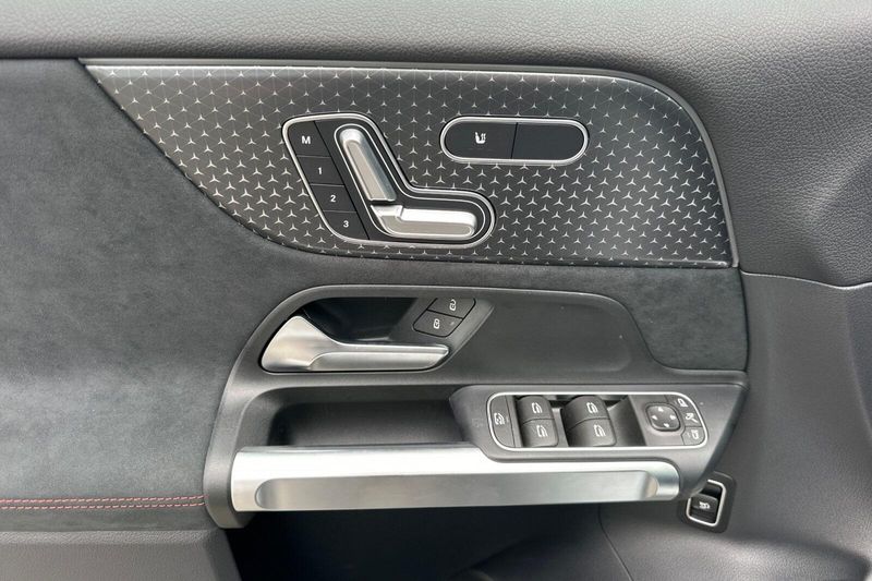 2024 Mercedes-Benz EQB 300Image 11
