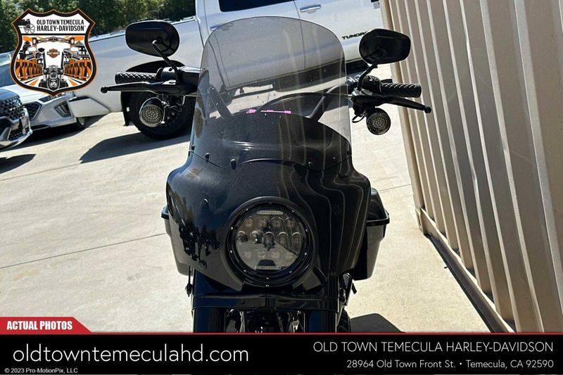 2022 Harley-Davidson Road King in a Black exterior color. BMW Motorcycles of Temecula – Southern California (951) 506-6903 bmwmotorcyclesoftemecula.com 