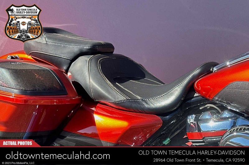 2018 Harley-Davidson Road Glide in a ORNGLAVA/DKALOY W/PINSTRIPE exterior color. BMW Motorcycles of Temecula – Southern California (951) 506-6903 bmwmotorcyclesoftemecula.com 