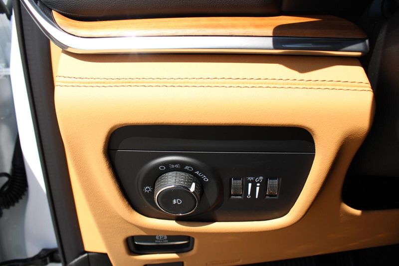 2025 Jeep Grand Cherokee L Summit Reserve photo 13