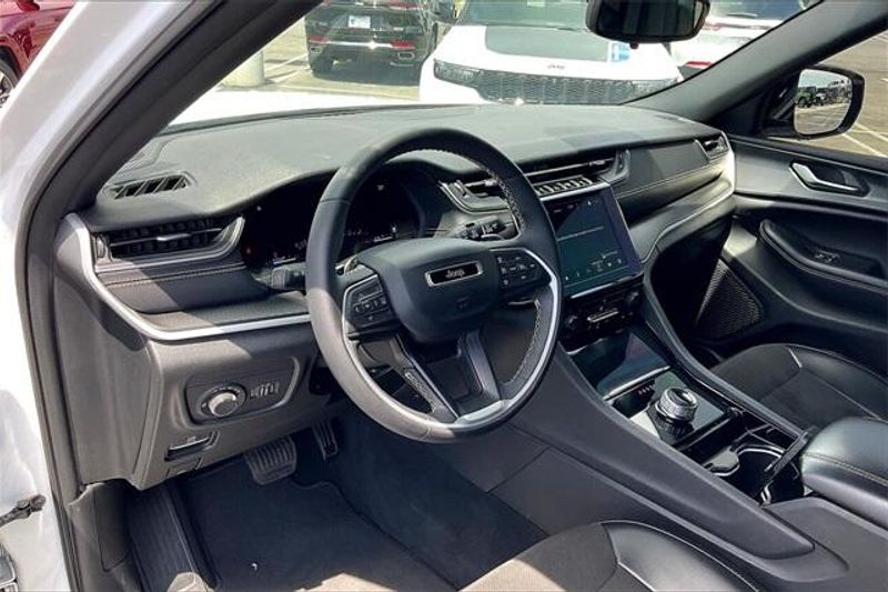 2023 Jeep Grand Cherokee AltitudeImage 6