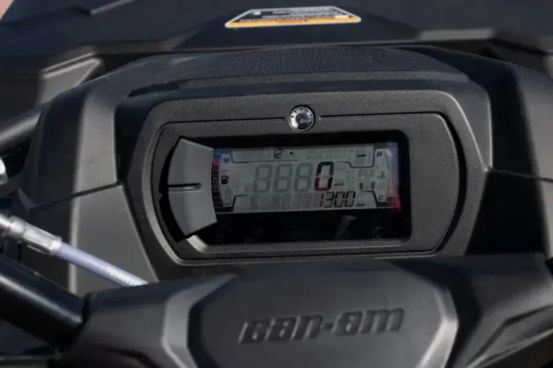 2025 Can-Am OUTLANDER DPS 500 GRANITE GREY Image 13