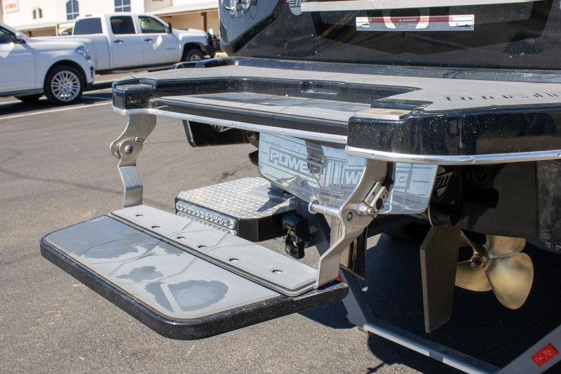 2023 MALIBU M220Image 56